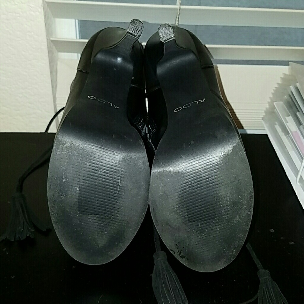 Shoes - Picture 3 of 4